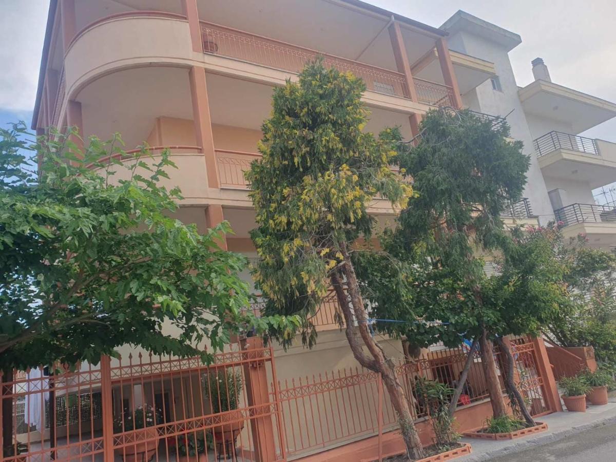 Elle Apartment By Alp Hospitality Services Nea Kallikrateia エクステリア 写真